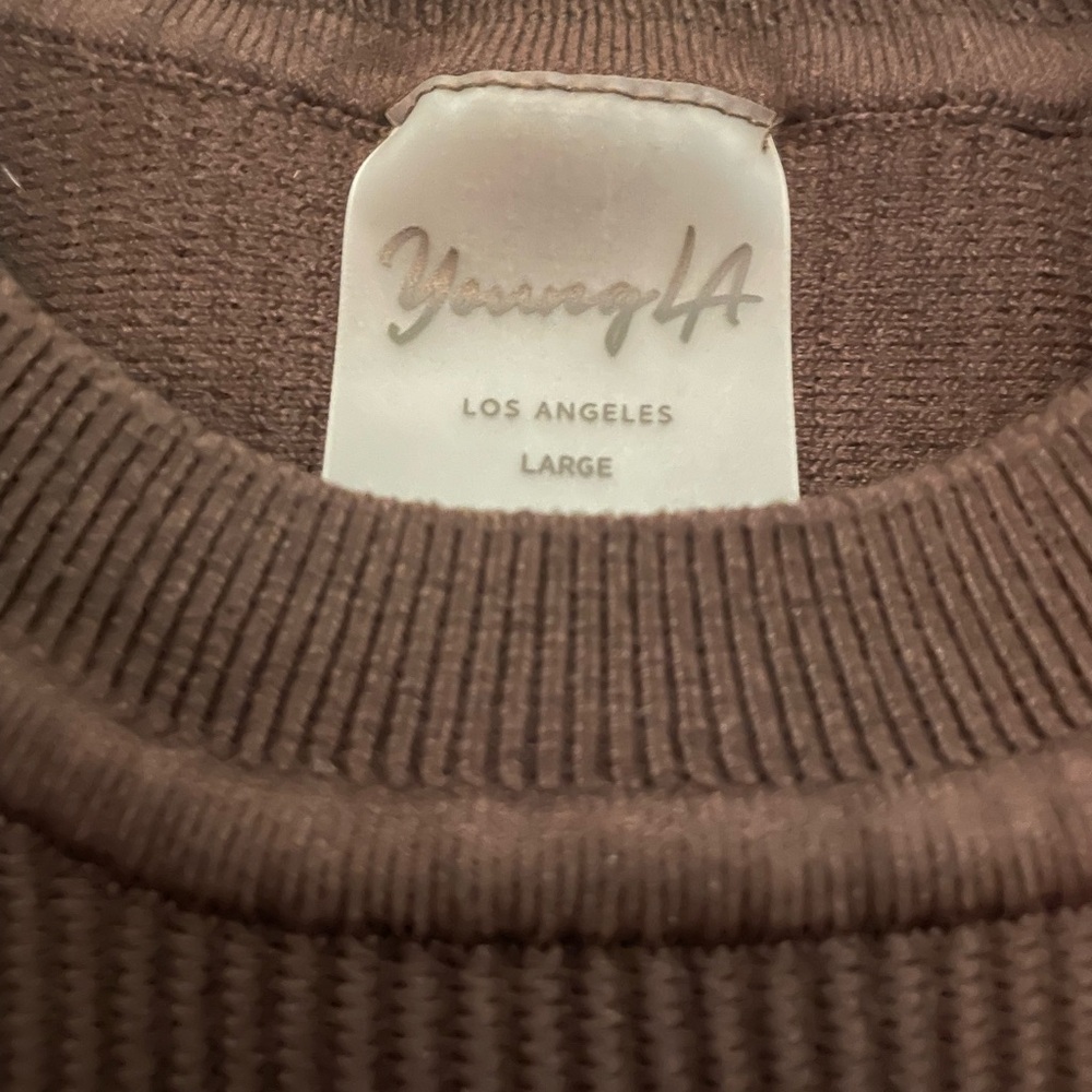 YOUNGLA crop top - Picture 2 of 3